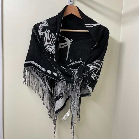 DIESEL Woman Scarf/Wrap with Print on both Sides with Fringes Black/White - Picture 10 of 10